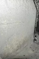 prasknutý šamot v krbových kachliach